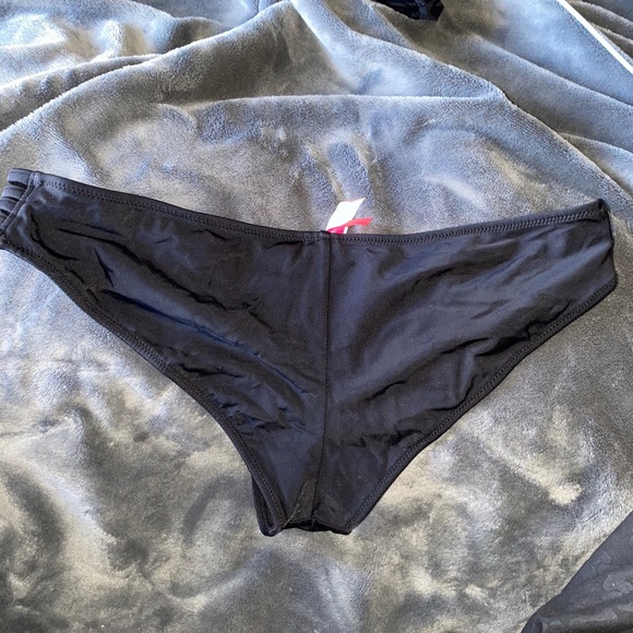 Victoria’s Secret bikini bottoms - Picture 2 of 3